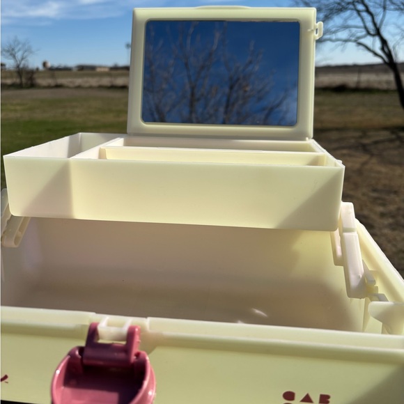 Barbie x Caboodle Makeup Case 💕 - Picture 5 of 8